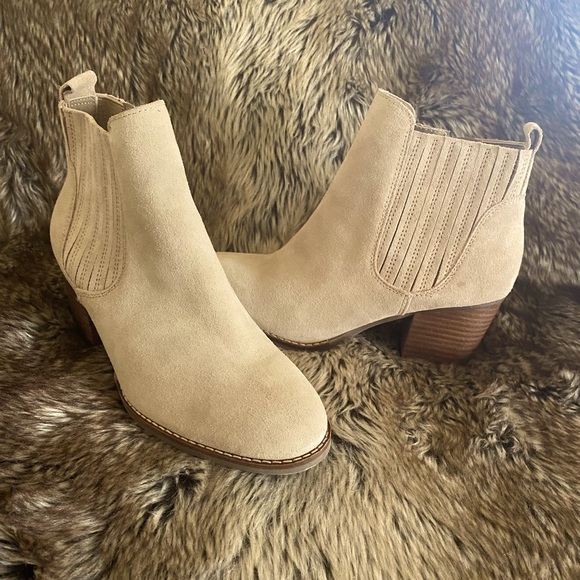 Crown Vintage Suede Booties - Picture 2 of 8